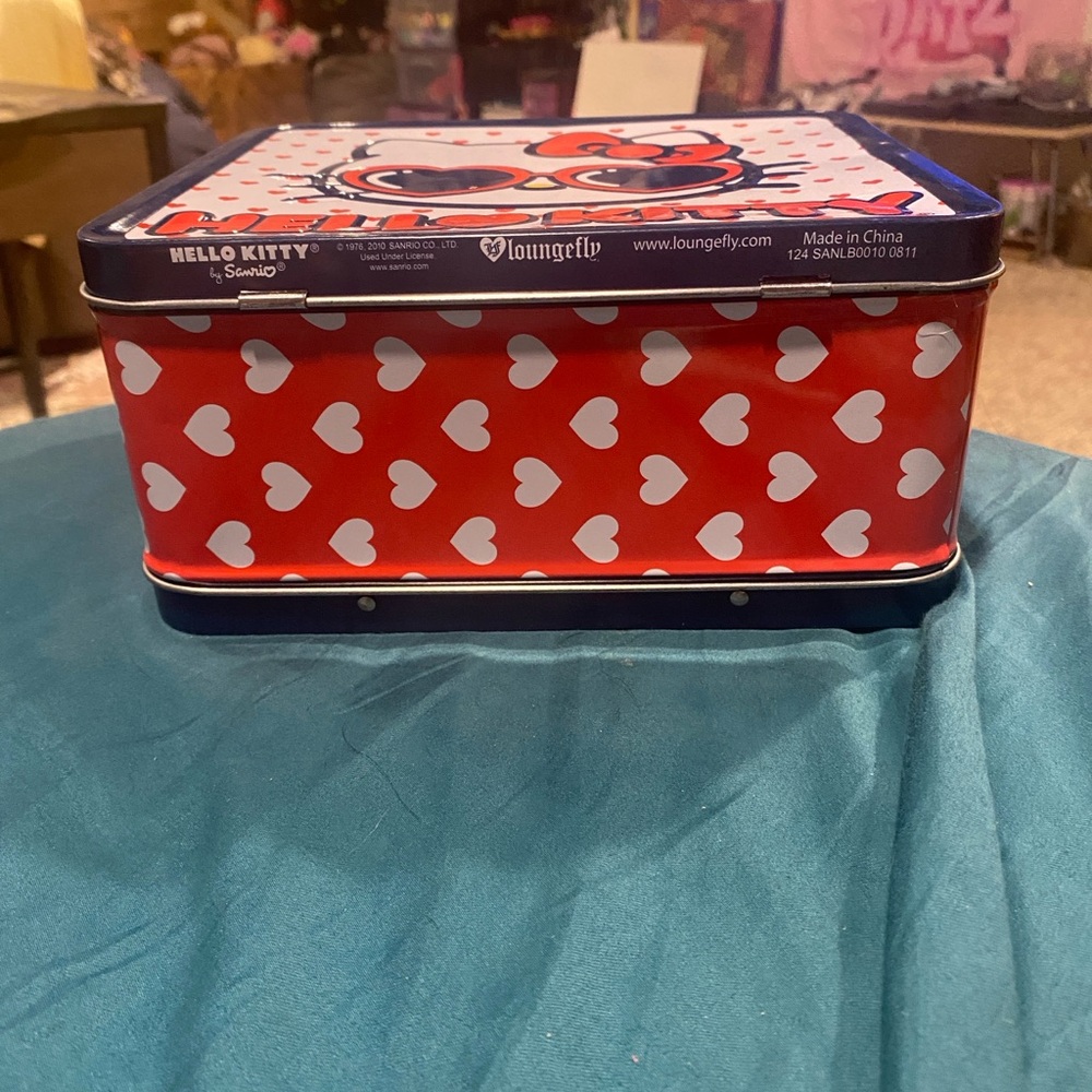 Hello Kitty Lunch Box Loungefly BNWT - Picture 2 of 6